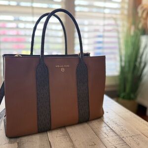 Michael Kors “Eva” Large Signature Logo Tote